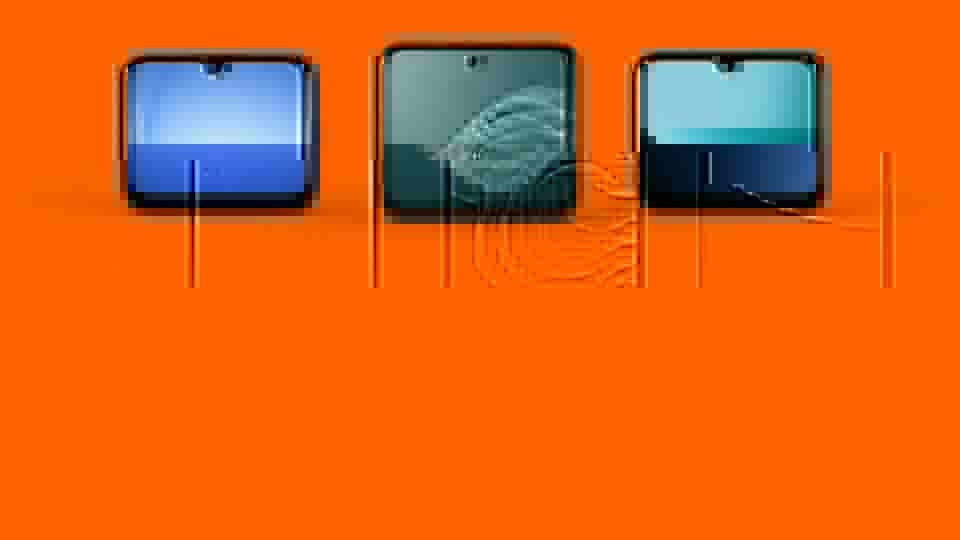 Três celulares do guia de melhores celulares até R$ 1.000 em 2026 sobre fundo laranja